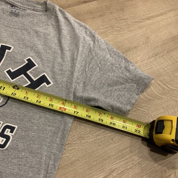 Champion University Of New Hampshire UNH Wildcats T-Shirt Men's Small S Gray Tee - Picture 5 of 6